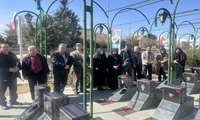 ادای احترام به مقام شامخ شهداء در روز بزرگداشت شهید