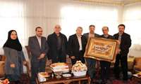 تجلیل از خیر اهدا کننده دو دستگاه دی سی شوک ویک دستگاه ونتیلاتور توسط مسئولین ارشد مرکز آموزشی درمانی فوق تخصصی قلب وعروق فرشچیان